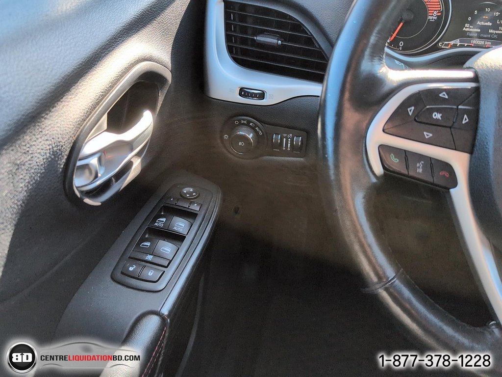 2016 Jeep Cherokee Trailhawk v6 in Granby, Quebec - 14 - w1024h768px