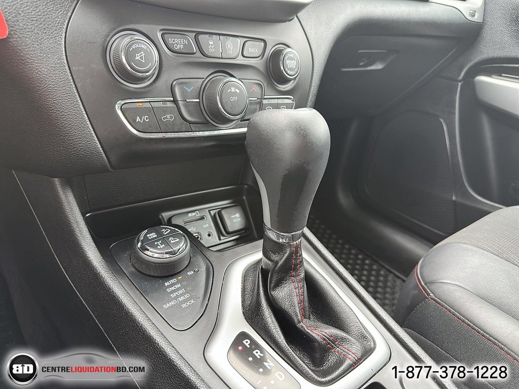 2018 Jeep Cherokee Trailhawk V6 3.2L in Granby, Quebec - 18 - w1024h768px