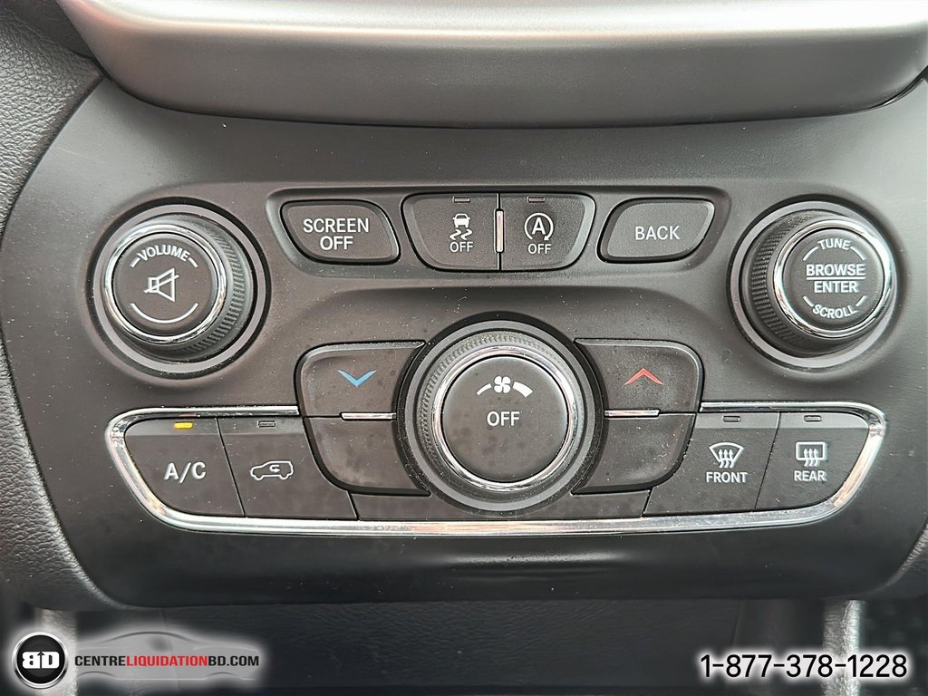 2018 Jeep Cherokee Trailhawk V6 3.2L in Granby, Quebec - 17 - w1024h768px