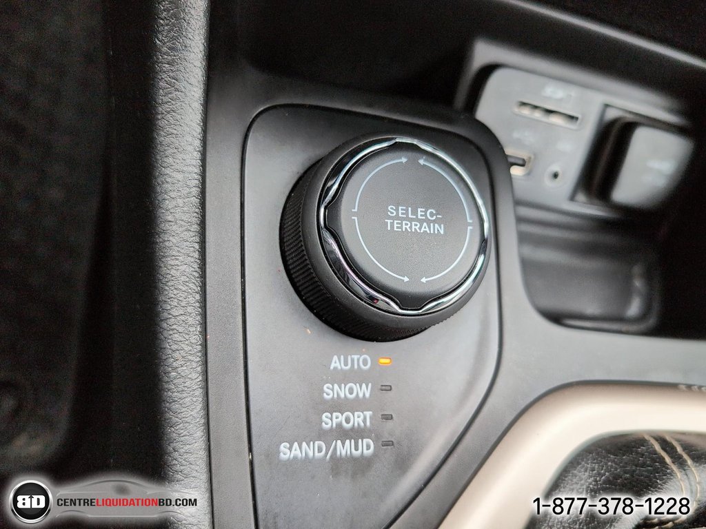 2018 Jeep Cherokee Altitude V6 3.2L 4X4 in Granby, Quebec - 21 - w1024h768px