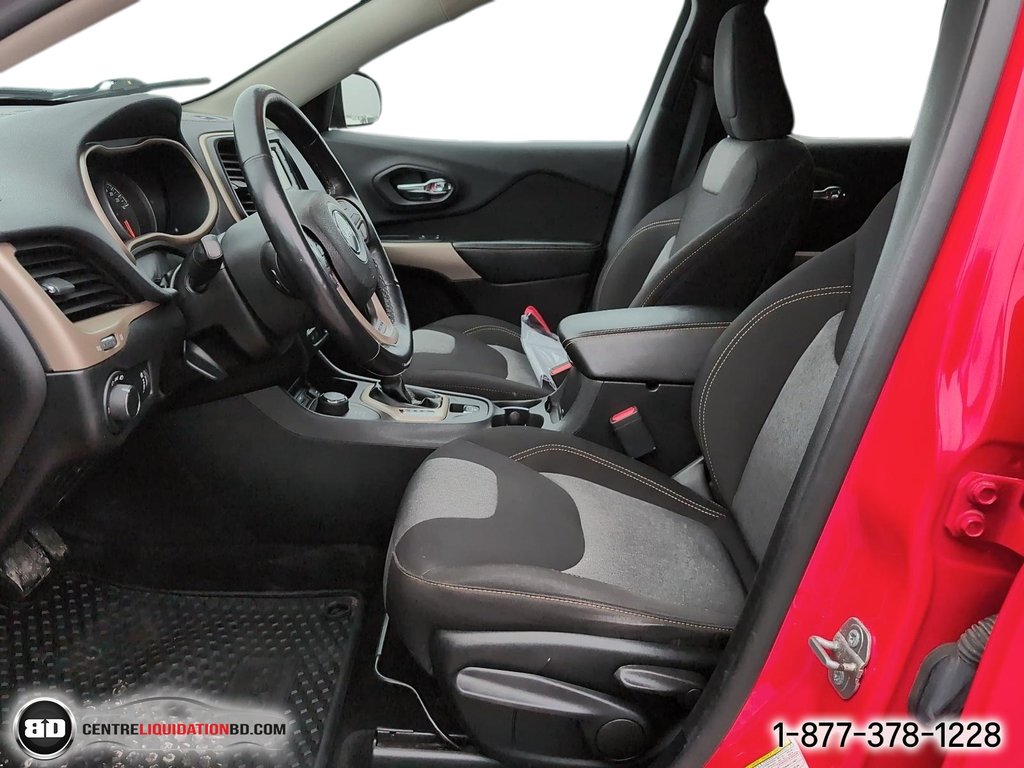 2018 Jeep Cherokee Altitude V6 3.2L 4X4 in Granby, Quebec - 13 - w1024h768px