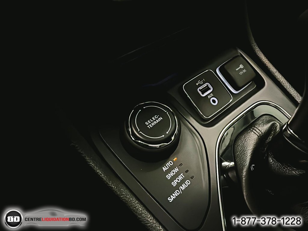 2019 Jeep Cherokee LIMITED CUIR TOIT PANO 4X4 in Granby, Quebec - 23 - w1024h768px