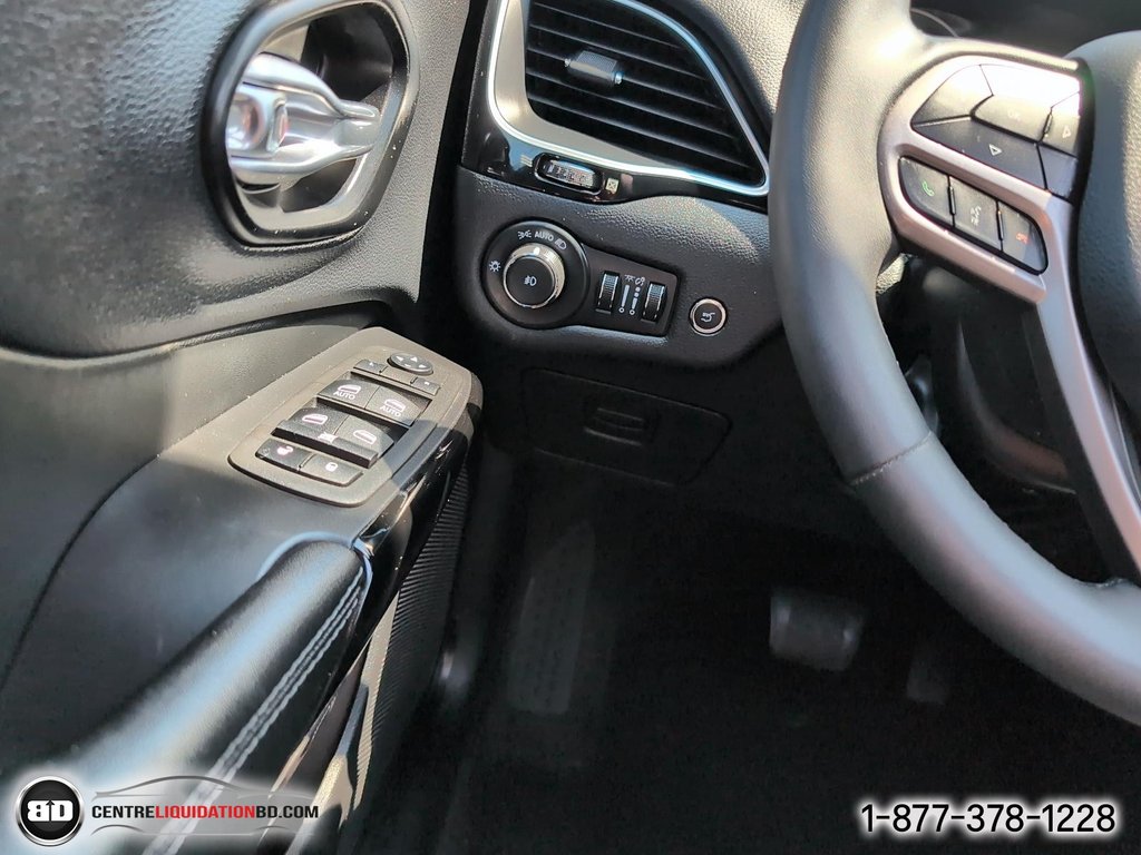 2022 Jeep Cherokee Altitude in Granby, Quebec - 15 - w1024h768px