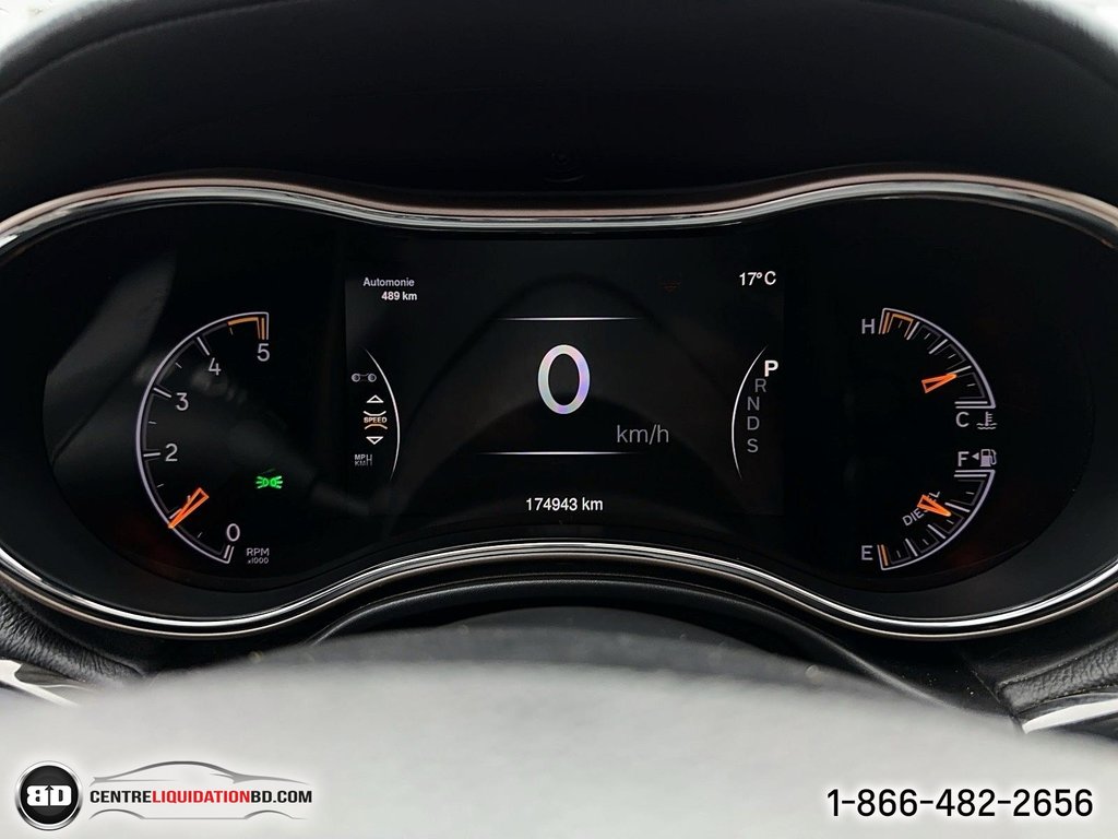 2014  Grand Cherokee Overland DIESEL TOIT PANORAMIQUE NAVIGATION in Granby, Quebec - 15 - w1024h768px