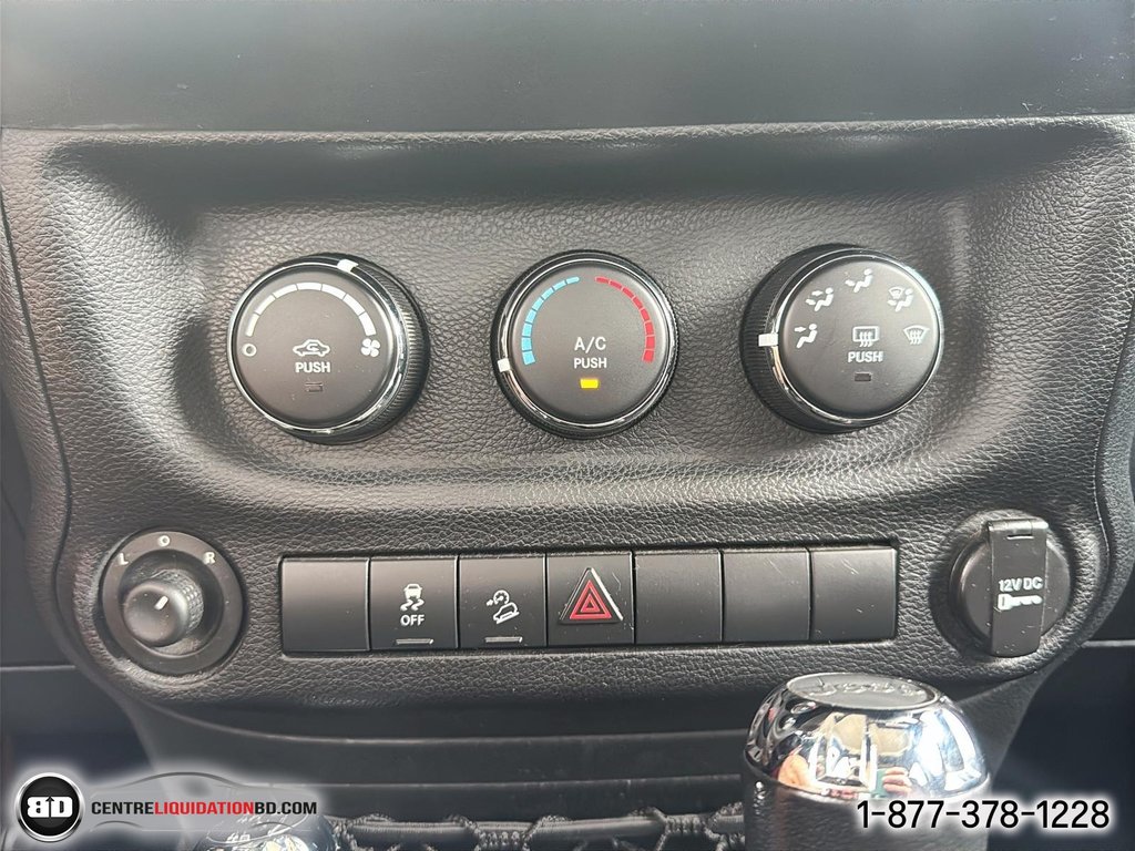 Jeep Wrangler Unlimited Sport 2011 à Granby, Québec - 16 - w1024h768px