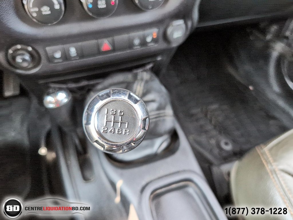 2016 Jeep Wrangler Unlimited SAHARA CUIR 2 TOITS in Granby, Quebec - 20 - w1024h768px