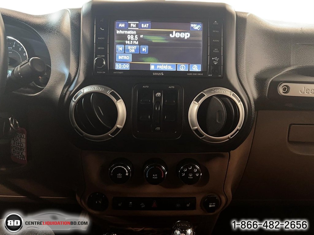 Jeep Wrangler Unlimited SAHARA 4X4 V6 3.6L NAVIGATION 2017 à Granby, Québec - 15 - w1024h768px