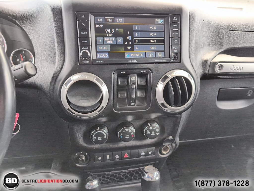 Jeep Wrangler Unlimited SAHARA V6 3.6L CUIR 2017 à Granby, Québec - 19 - w1024h768px