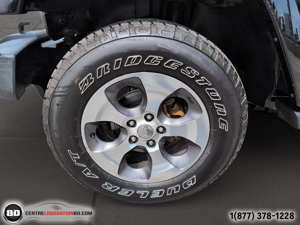 2017 Jeep Wrangler Unlimited Sahara V6 3.6L CUIR in Granby, Quebec - 12 - w1024h768px
