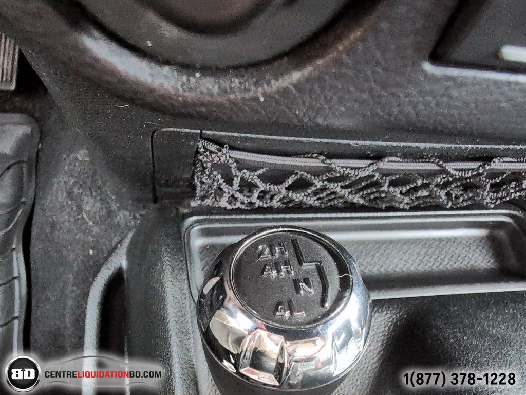 2017 Jeep Wrangler Unlimited Sahara V6 3.6L CUIR in Granby, Quebec - 21 - w1024h768px