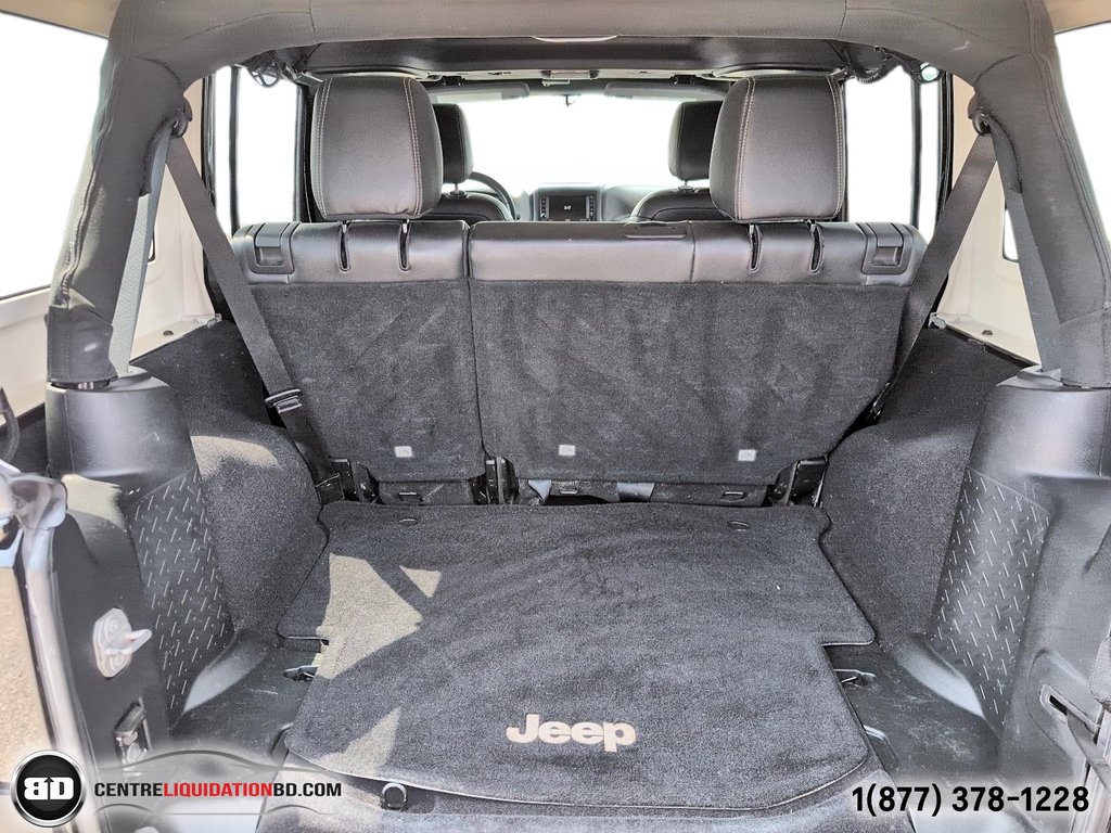 2017 Jeep Wrangler Unlimited Sahara V6 3.6L CUIR in Granby, Quebec - 11 - w1024h768px