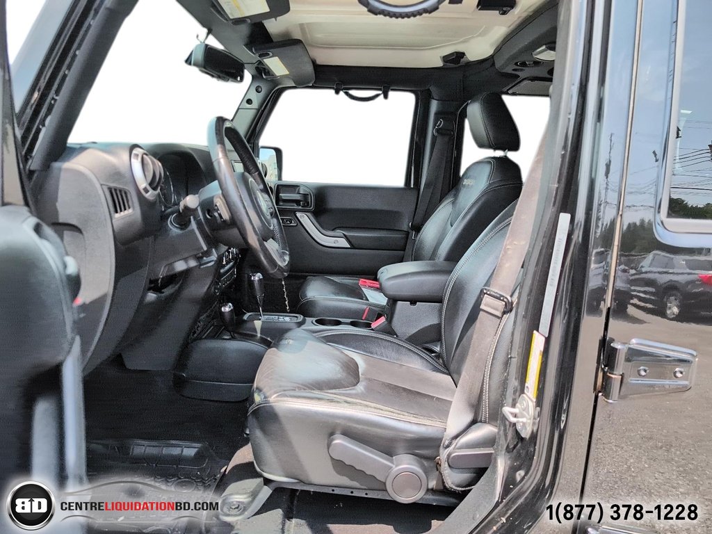 2017 Jeep Wrangler Unlimited Sahara V6 3.6L CUIR in Granby, Quebec - 13 - w1024h768px