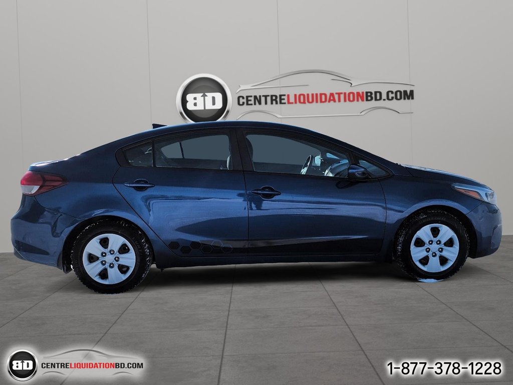 2017 Kia Forte LX + AUTOMATIQUE SIEGES CHAUFFANTS in Granby, Quebec - 4 - w1024h768px