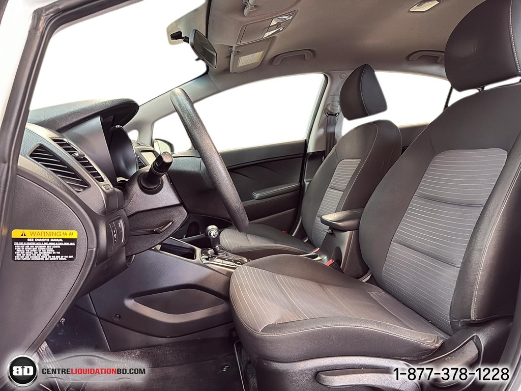 Kia Forte LX + 2017 à Granby, Québec - 14 - w1024h768px