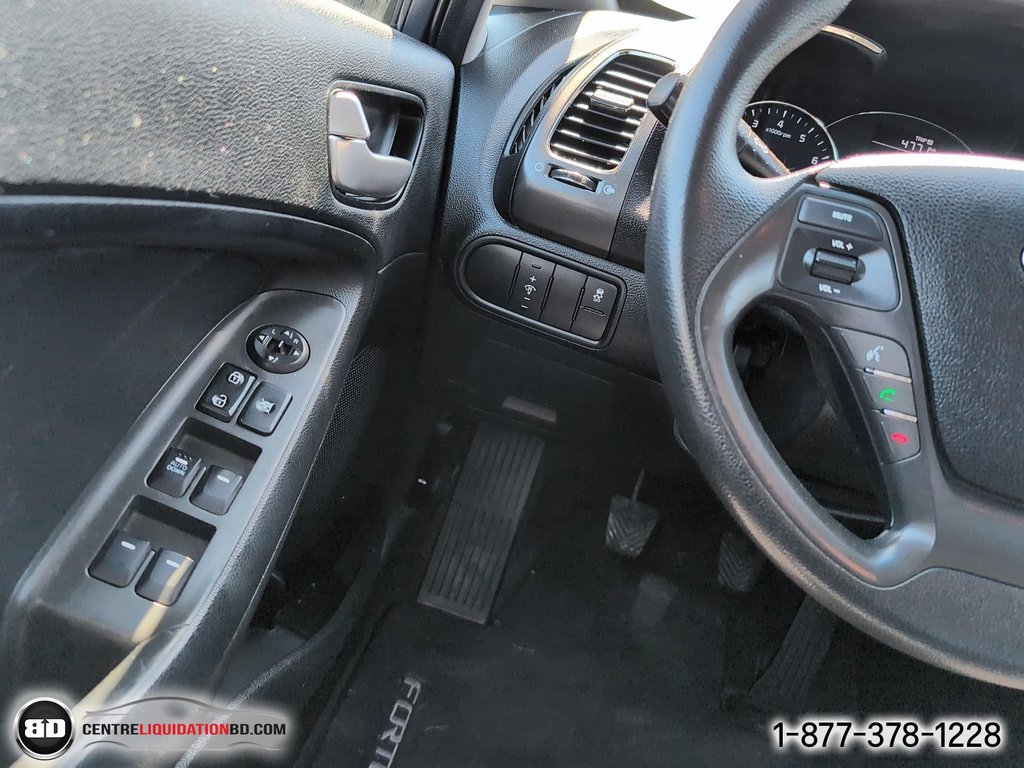 2018 Kia Forte in Granby, Quebec - 14 - w1024h768px