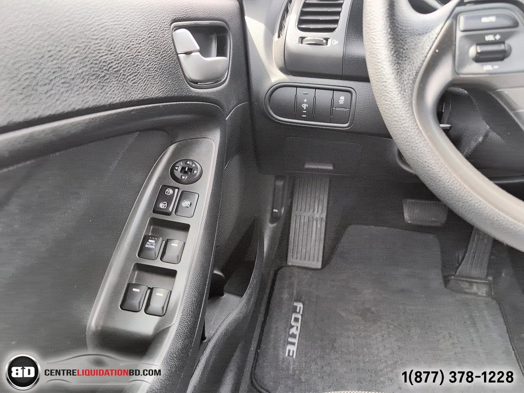 Kia Forte LX + 2018 à Granby, Québec - 17 - w1024h768px