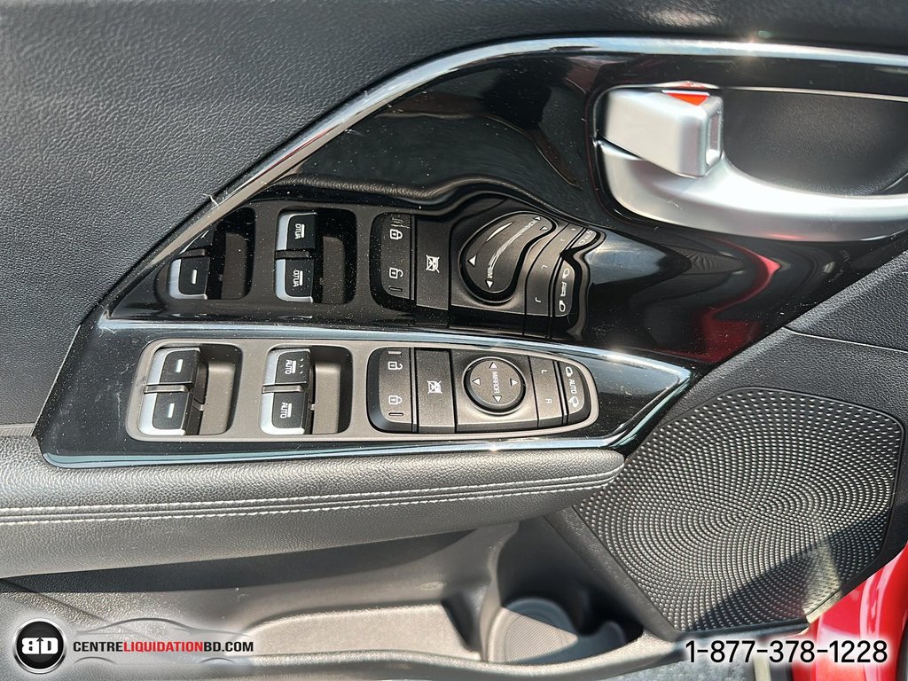 2020 Kia Niro Plug-In Hybrid EX Premium in Granby, Quebec - 15 - w1024h768px