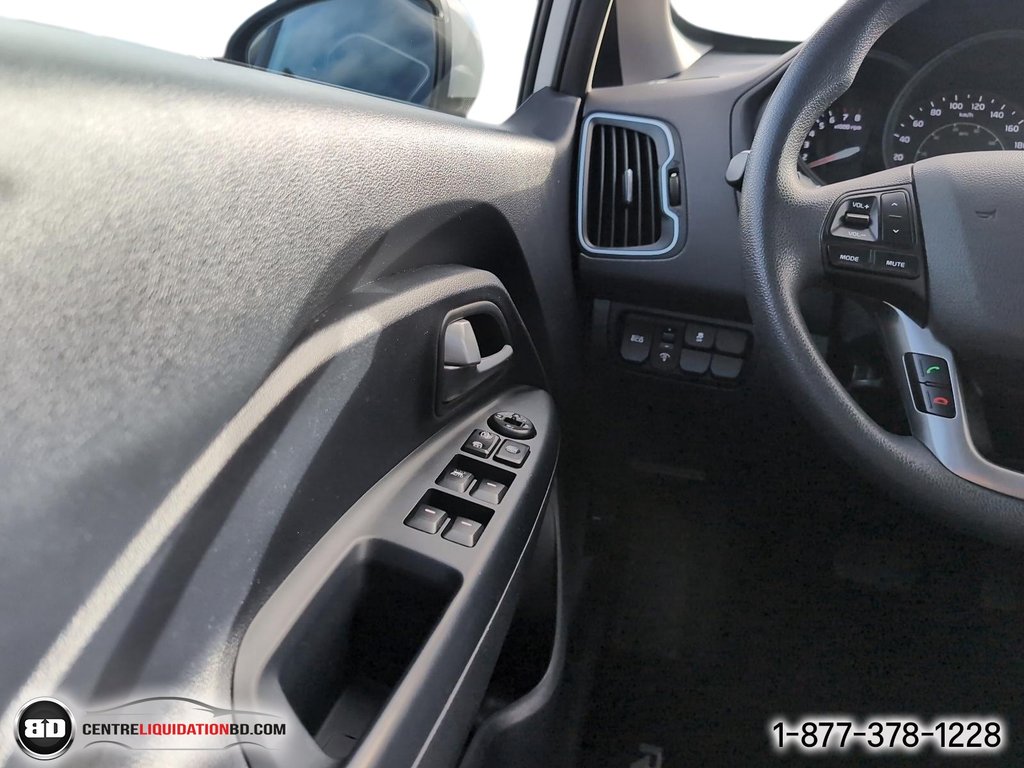 Kia Rio  2017 à Granby, Québec - 16 - w1024h768px