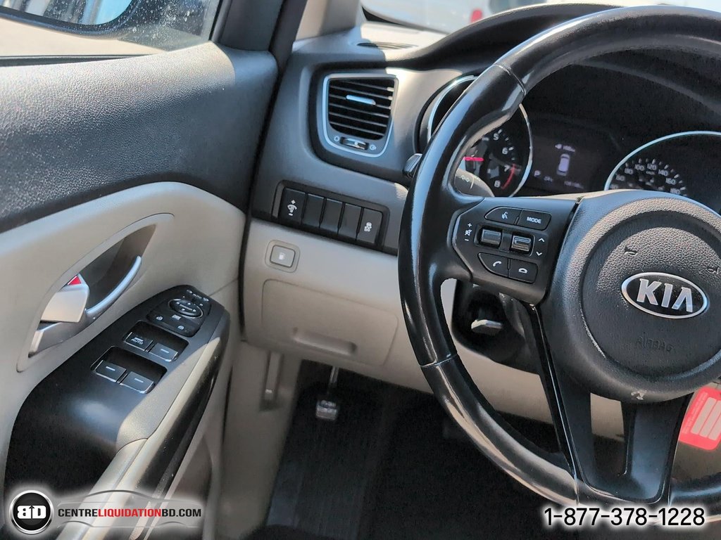 2020 Kia Sedona LX in Granby, Quebec - 14 - w1024h768px