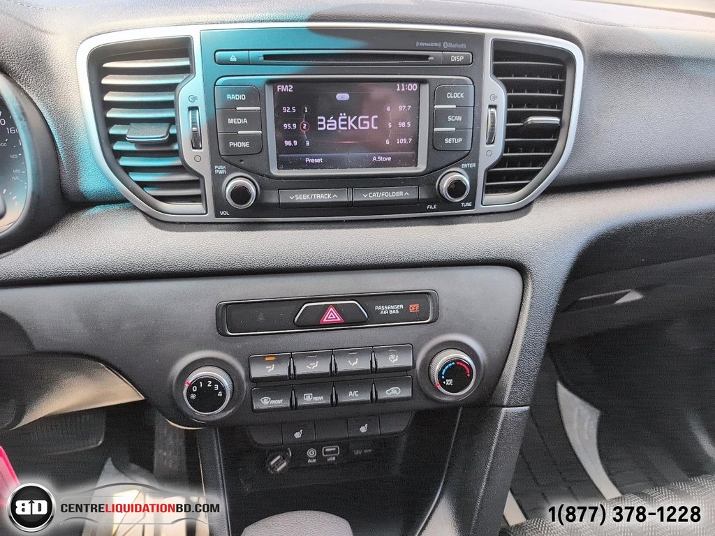 2017 Kia Sportage LX AWD 2.4L in Granby, Quebec - 12 - w1024h768px