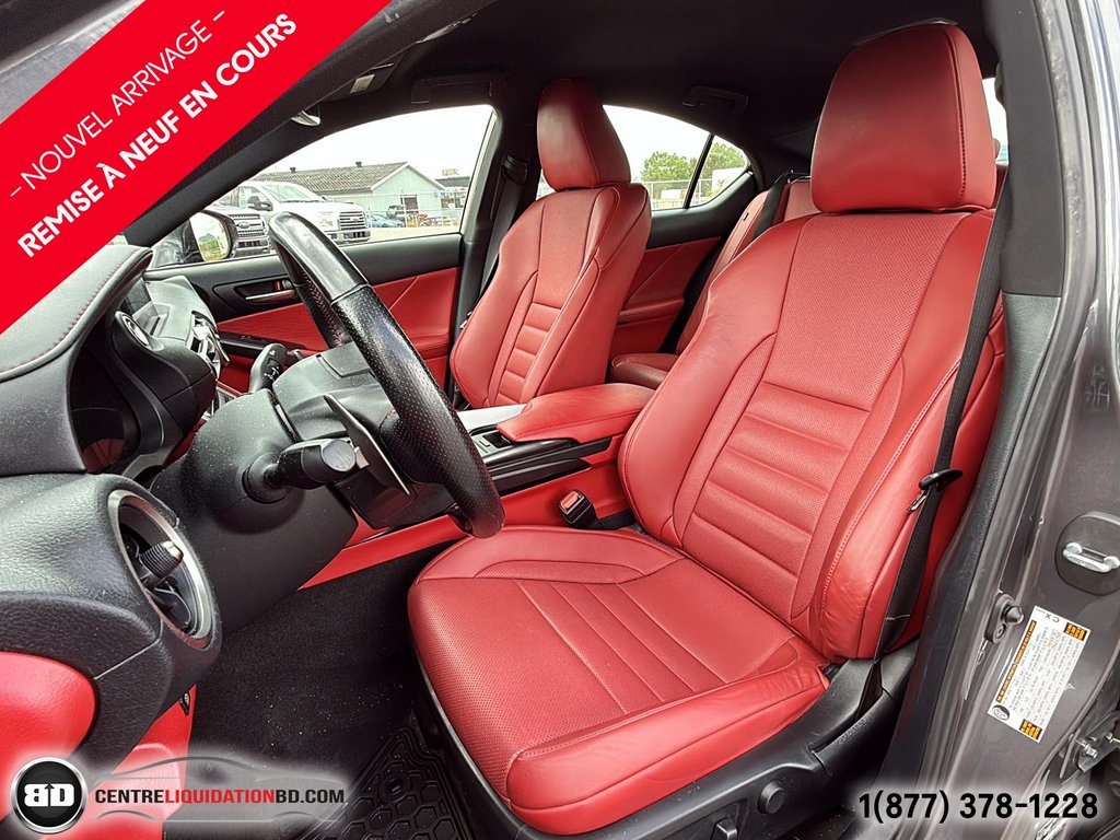 2021 Lexus IS 300 in Granby, Quebec - 12 - w1024h768px