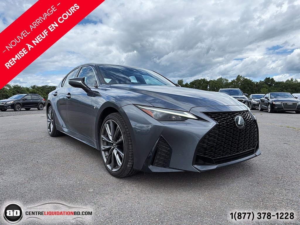 2021 Lexus IS 300 in Granby, Quebec - 4 - w1024h768px
