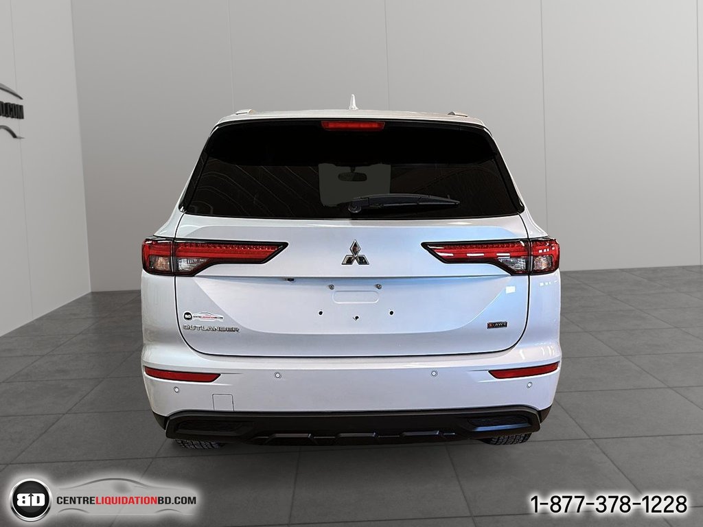 2022 Mitsubishi Outlander ES S-AWD in Granby, Quebec - 6 - w1024h768px