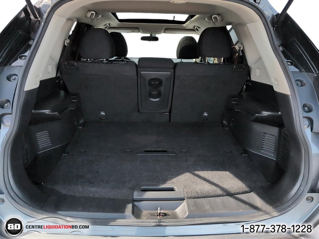 2017 Nissan Rogue SV AWD in Granby, Quebec - 10 - w1024h768px