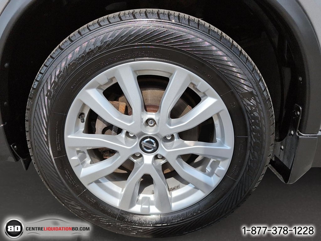 2017 Nissan Rogue SV AWD in Granby, Quebec - 11 - w1024h768px