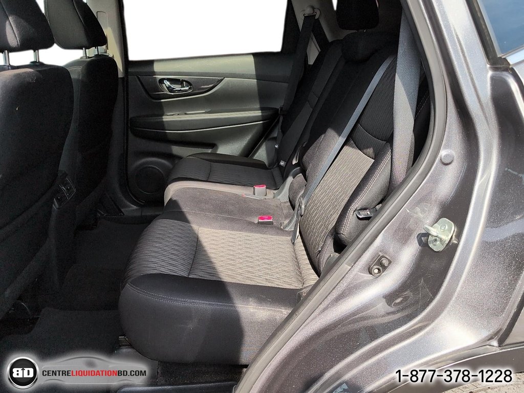 2017 Nissan Rogue SV AWD in Granby, Quebec - 13 - w1024h768px