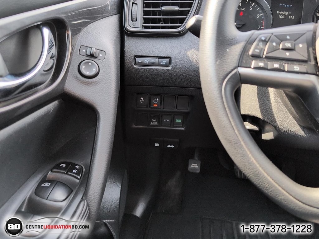 2017 Nissan Rogue SV AWD in Granby, Quebec - 15 - w1024h768px