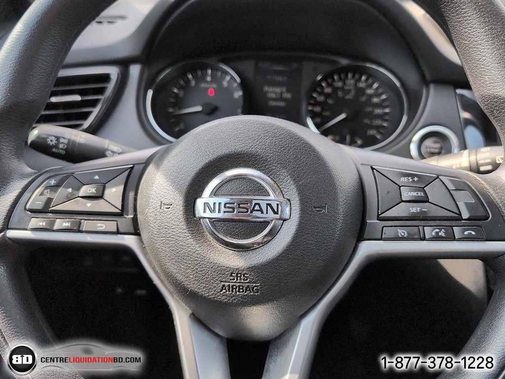 2017 Nissan Rogue SV AWD in Granby, Quebec - 16 - w1024h768px