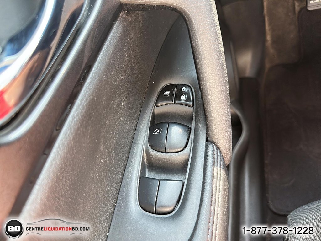 2017 Nissan Rogue in Granby, Quebec - 14 - w1024h768px