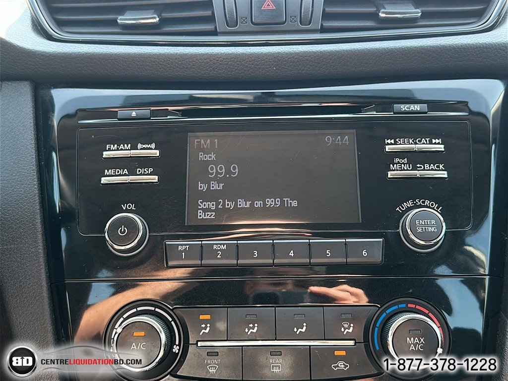 2017 Nissan Rogue in Granby, Quebec - 23 - w1024h768px