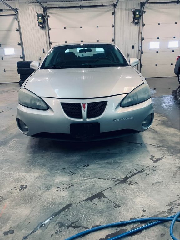 2005 Pontiac Grand Prix PAS CHER, TEL QUEL V6 3.8L in Granby, Quebec - 2 - w1024h768px