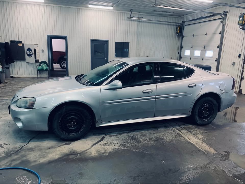 2005 Pontiac Grand Prix PAS CHER, TEL QUEL V6 3.8L in Granby, Quebec - 1 - w1024h768px