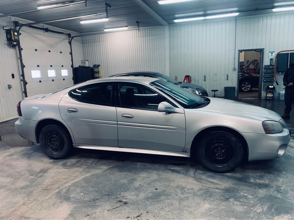 2005 Pontiac Grand Prix in Granby, Quebec - 3 - w1024h768px