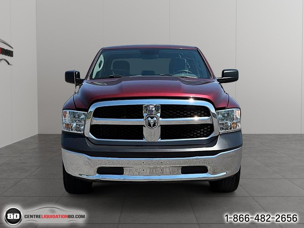 2017 Ram 1500 4WD crew cab in Granby, Quebec - 2 - w1024h768px