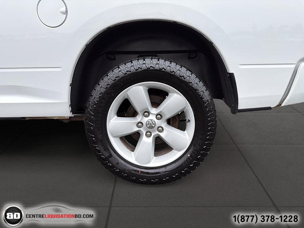 2021 Ram 1500 Classic Express QUAD CAB V6 3.6L 4X4 in Granby, Quebec - 12 - w1024h768px