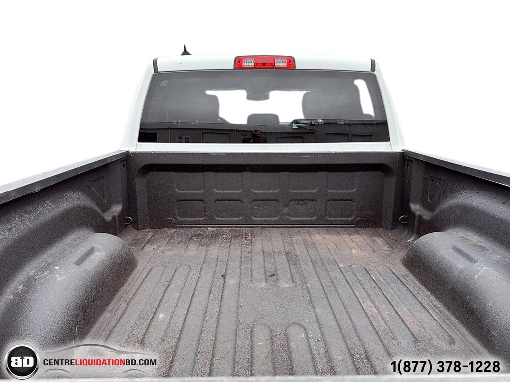 2021 Ram 1500 Classic Express QUAD CAB V6 3.6L 4X4 in Granby, Quebec - 11 - w1024h768px