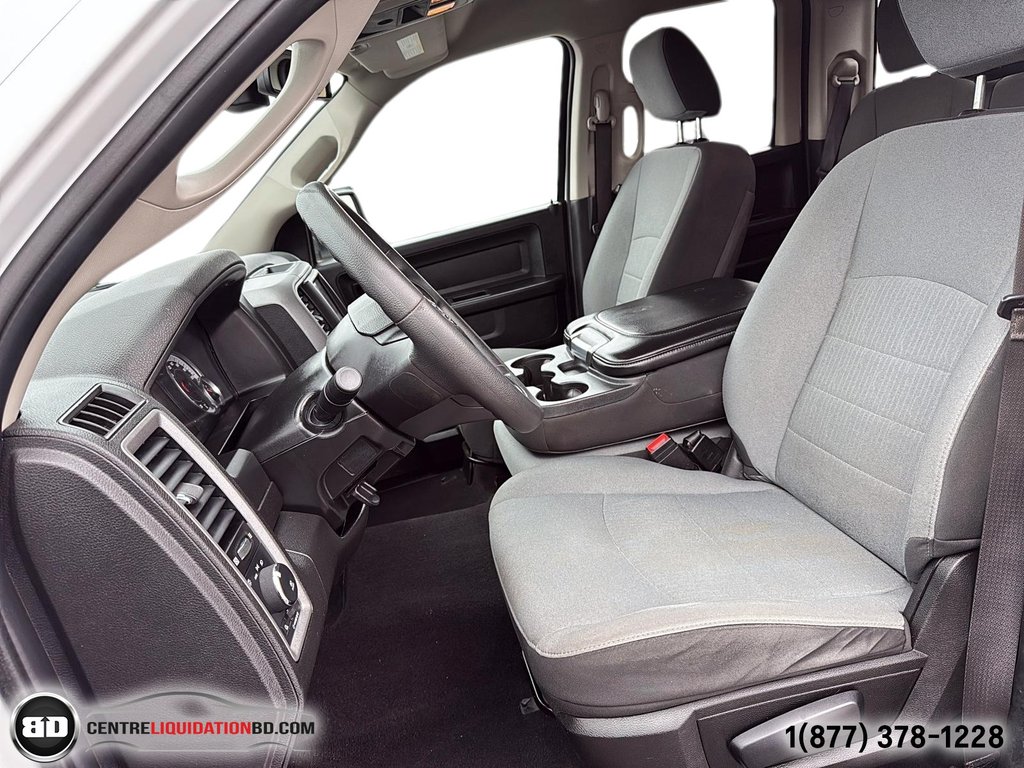 2021 Ram 1500 Classic Express QUAD CAB V6 3.6L 4X4 in Granby, Quebec - 14 - w1024h768px