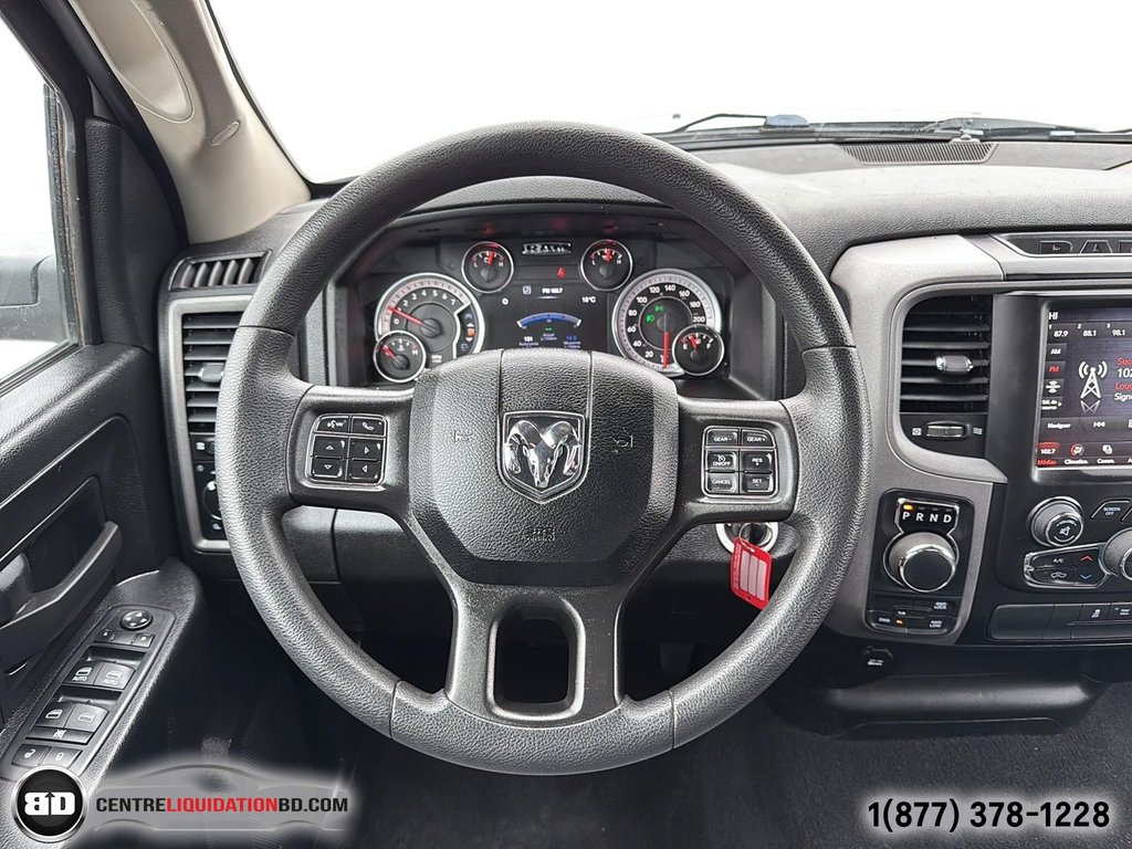 2021 Ram 1500 Classic Express QUAD CAB V6 3.6L 4X4 in Granby, Quebec - 19 - w1024h768px