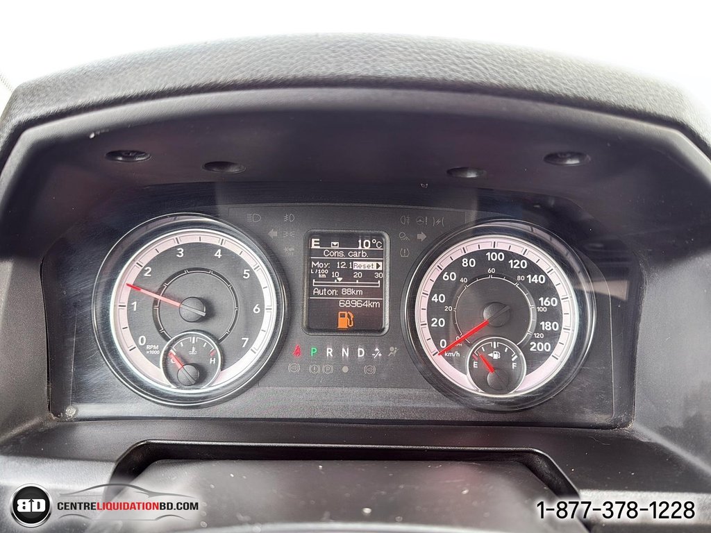 Ram 1500 Classic SLT V6 3.6L CREW CAB BOÎTE 5.5P 2023 à Granby, Québec - 20 - w1024h768px