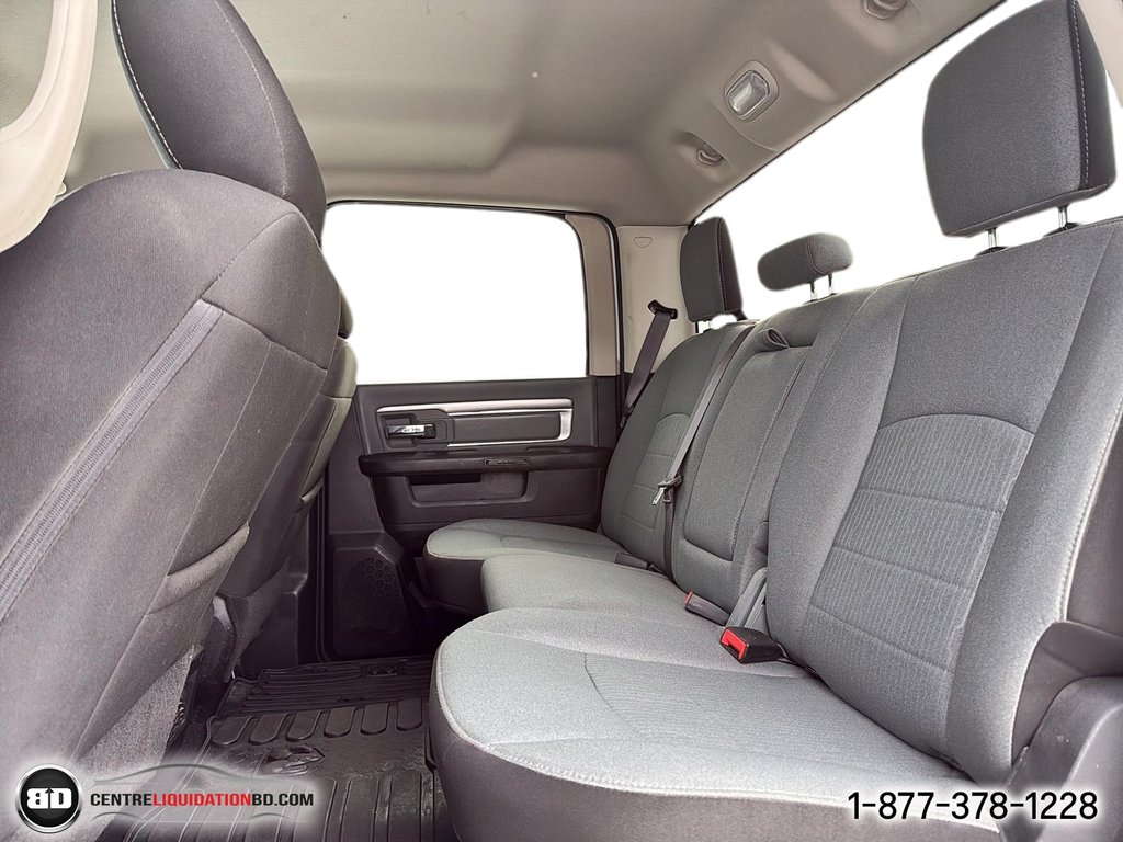 Ram 1500 Classic SLT V6 3.6L CREW CAB BOÎTE 5.5P 2023 à Granby, Québec - 16 - w1024h768px