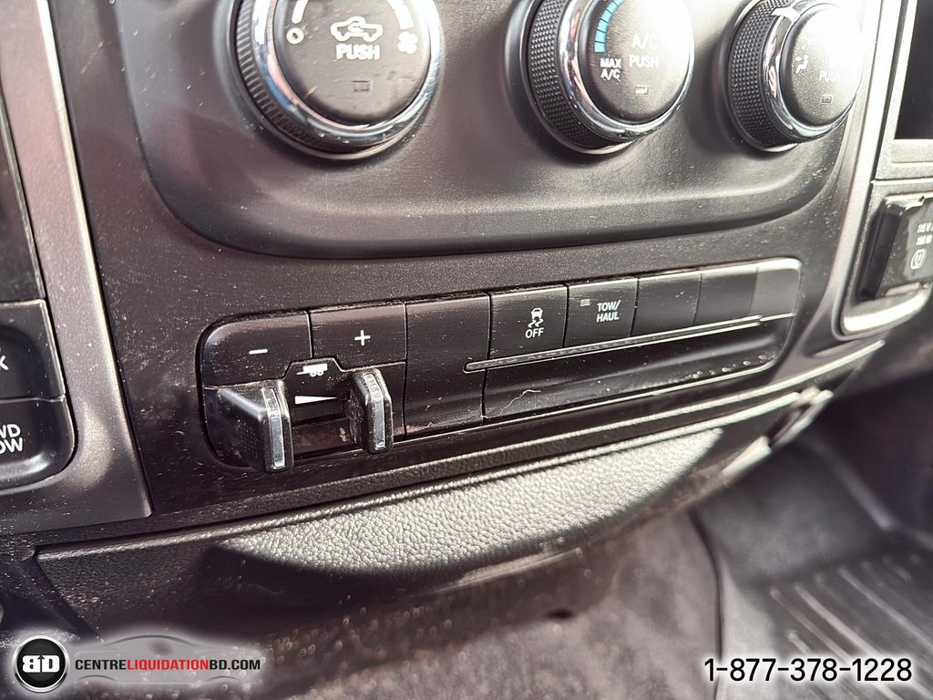 Ram 1500 Classic SLT V6 3.6L CREW CAB BOÎTE 5.5P 2023 à Granby, Québec - 23 - w1024h768px