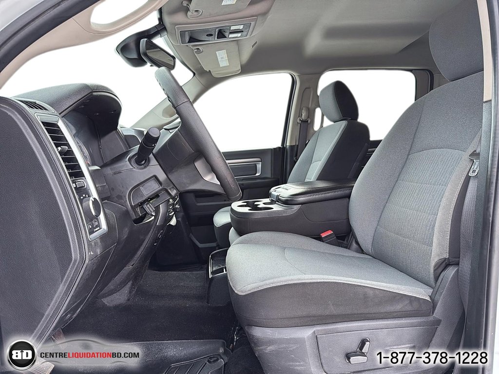 Ram 1500 Classic SLT V6 3.6L CREW CAB BOÎTE 5.5P 2023 à Granby, Québec - 14 - w1024h768px