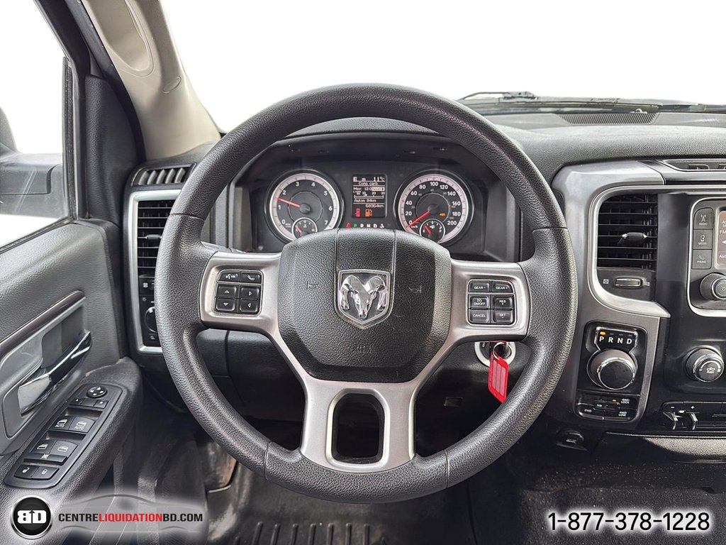 Ram 1500 Classic SLT V6 3.6L CREW CAB BOÎTE 5.5P 2023 à Granby, Québec - 19 - w1024h768px
