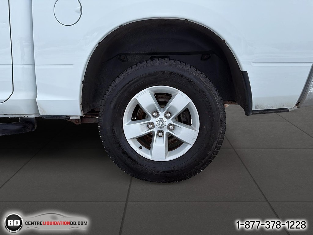 Ram 1500 Classic SLT V6 3.6L CREW CAB BOÎTE 5.5P 2023 à Granby, Québec - 12 - w1024h768px