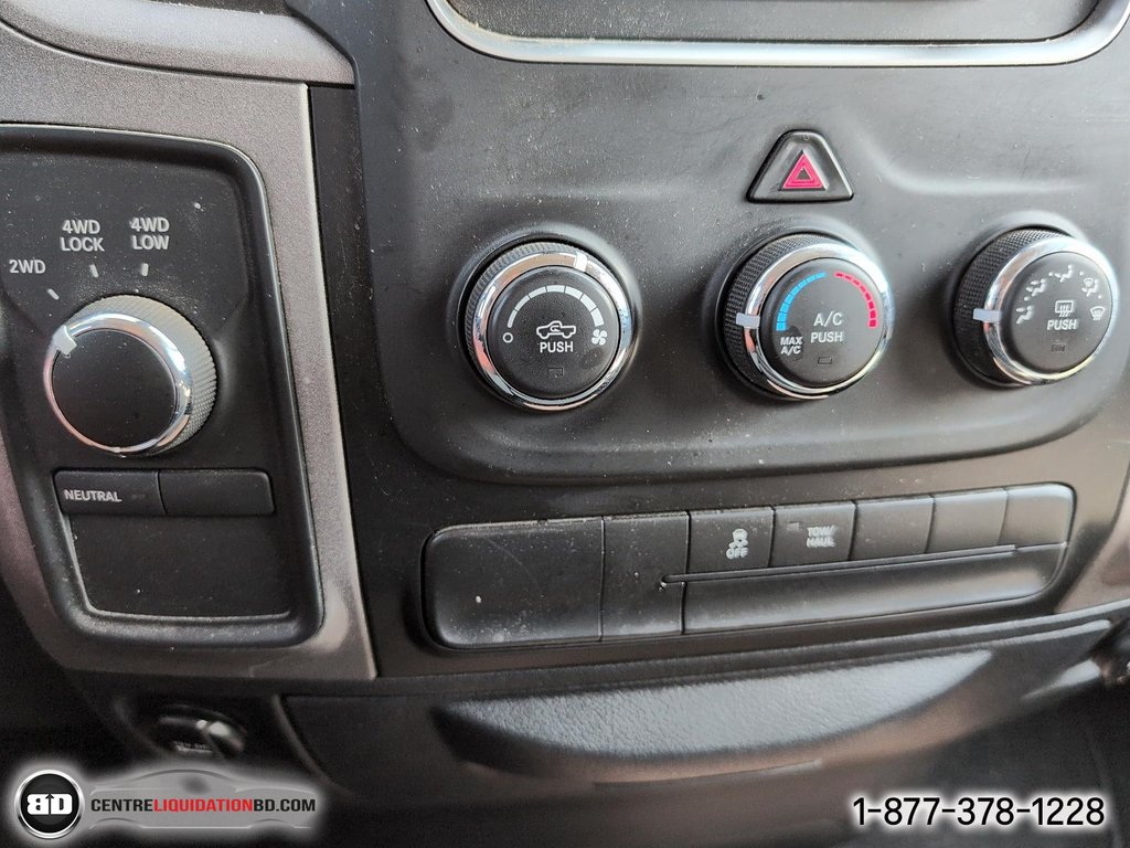 Ram 1500 ST HÉMI 5,7L TEL QUEL 2017 à Granby, Québec - 20 - w1024h768px