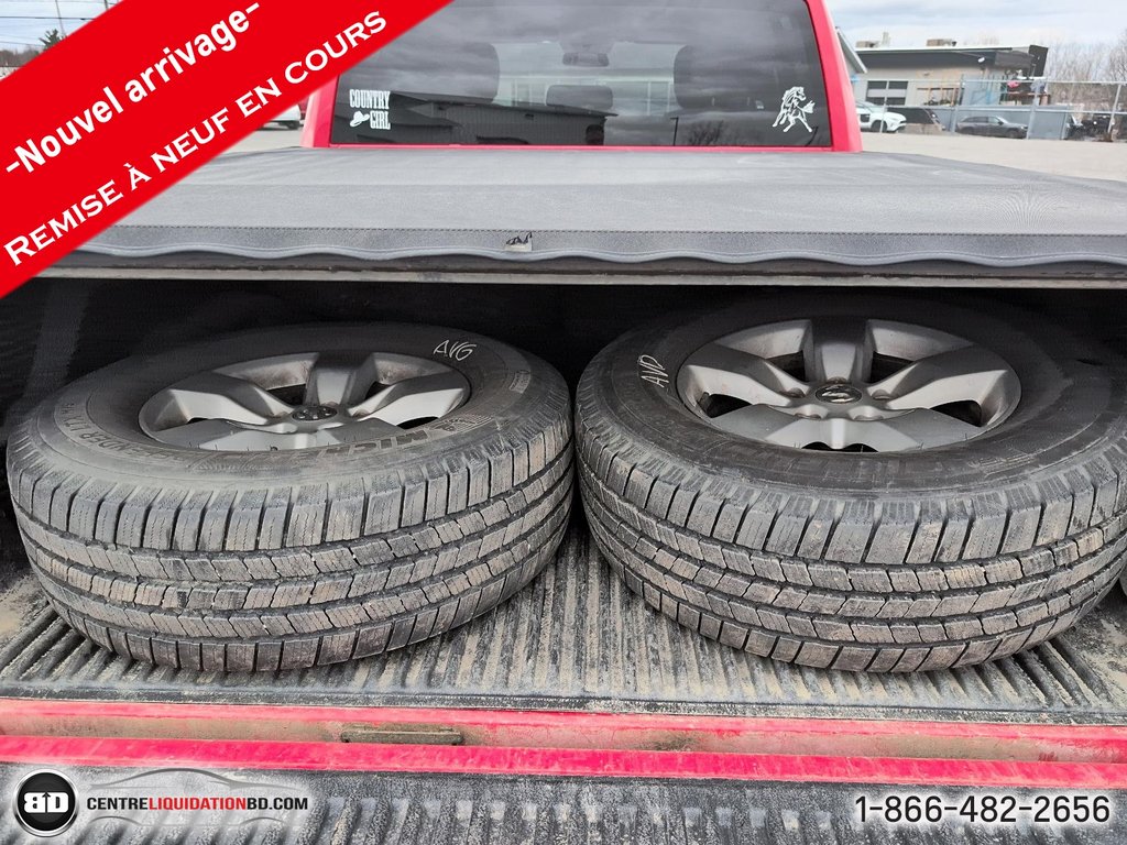 2017 Ram 1500 ST QUAD CAB V8 HÉMI 5.7L 4X4 in Granby, Quebec - 8 - w1024h768px